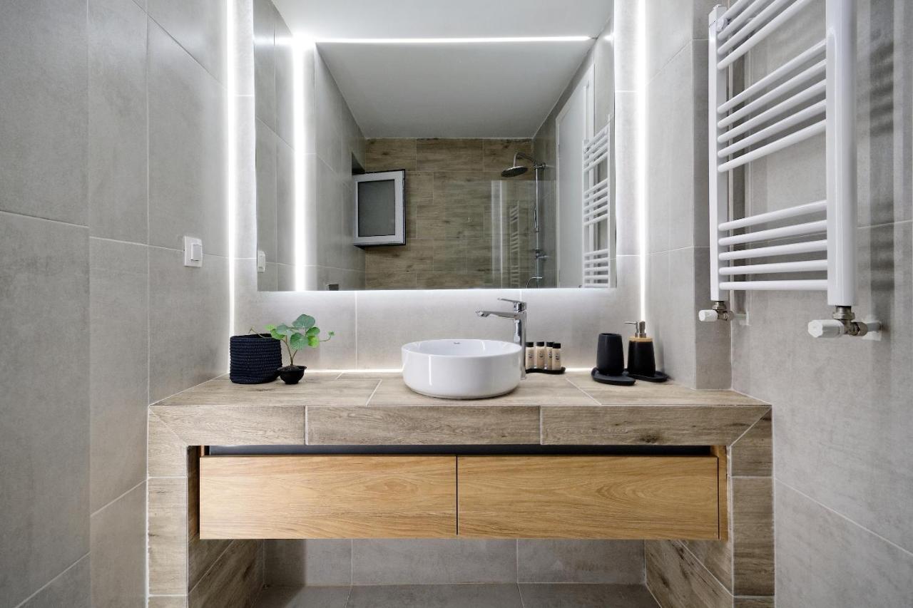 Elegant Big Apartment In Athens Center With Balcony Dış mekan fotoğraf
