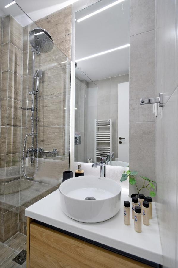 Elegant Big Apartment In Athens Center With Balcony Dış mekan fotoğraf